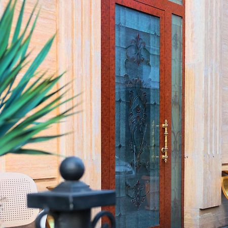 Royal Renaissance Hotel Erivan Exterior foto